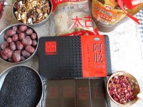 备好所有材料。黄酒起码是3年以上的，效果更好