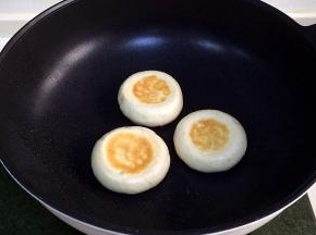 美味的红糖小锅盔就制作好了。