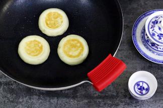 出锅后趁热吃，热乎乎的吃，口感好！