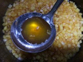 煮的过程中注意把浮沫撇干净，看看汤色好看吧