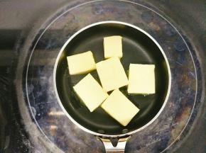 黄油加热融化晾至室温
