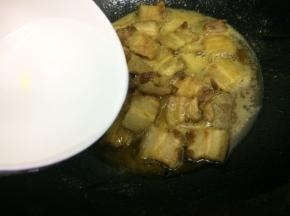 最后加入没过肉的水大火烧开