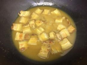 转小火慢炖到肉熟为止（时间自己控制）关火出锅