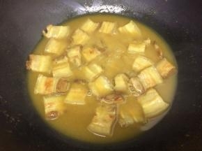 转小火慢炖到肉熟为止（时间自己控制）关火出锅