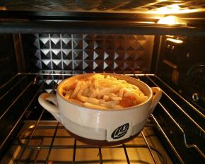 烤箱提前200°预热，预热后放入烤箱中层200°上下烤10分钟