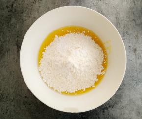 放入低粉、小苏打、泡打粉