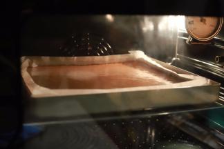 烤箱预热150度，上下火中层30分钟