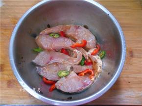 充分搅拌均匀，腌制30分钟左右