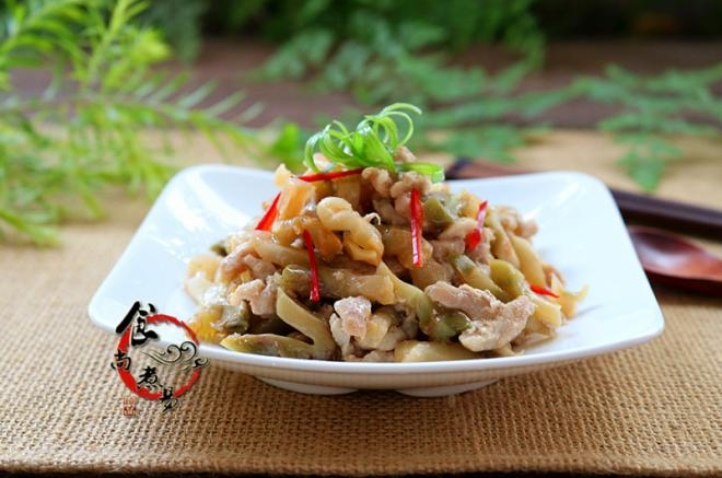 肉丝蒸榨菜