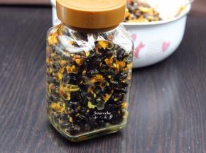罐口用保鲜膜密闭严实，盖紧盖子；豆子进行二次发酵，10-20天后开坛食用。