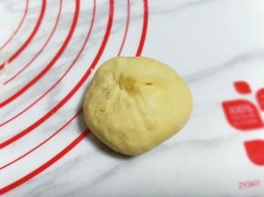 包包子手法包起来，收口捏紧朝下，依次做完。