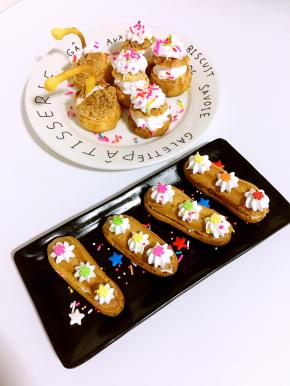 把奶油挤进泡芙中，撒上彩糖装饰即可。