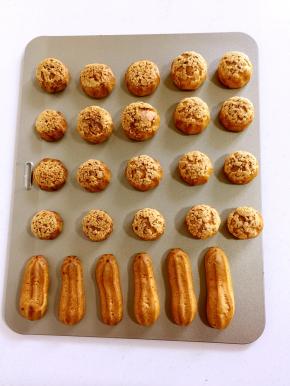 这是烤好的泡芙。