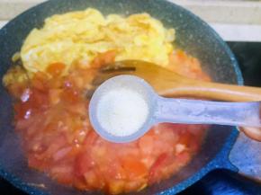 放入适量的调味盐