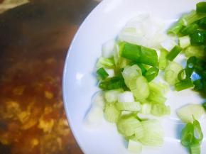 放入葱花白