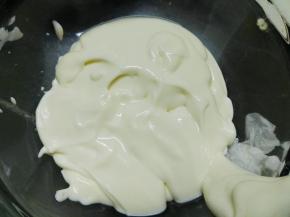 得到细腻的面糊，可以过筛