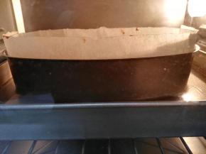 烤箱预热，150度烤25分钟（注意不要上色过度，这一部分制作是比较简单的，就是烤的时候在烤盘里接一些水进去，然后再把芝士放上去烤，这样就不容易烤过，也可以避免上色过度）