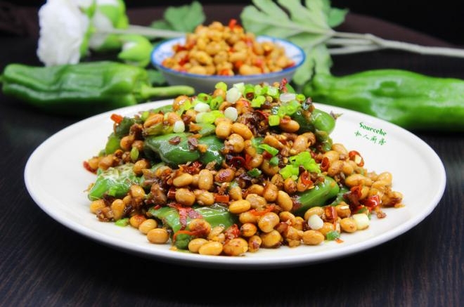 腊八豆焖虎皮尖椒