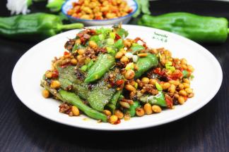 浓浓年味，腊八豆焖虎皮椒