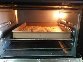 烤箱150度，中层上下火烤18分钟左右。