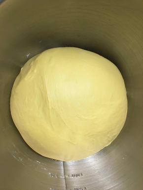 揉成光滑的面团