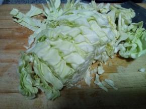 卷心菜洗净切宽条