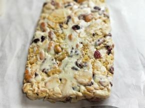 取出整形，一定要趁热做整形。可以戴上一次性手套做形状。