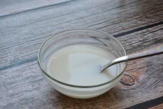 淀粉加清水拌匀