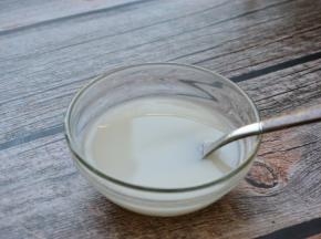 淀粉加清水拌匀