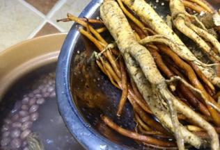 放入砂锅一起炖