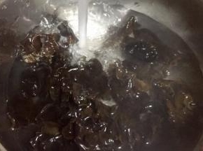 用热水冲洗干净浸泡备用