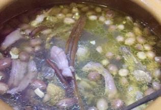 开大火，需要搅拌，待汤开了改用小火加盖煨汤