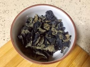 取干黑木耳