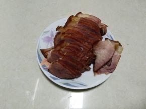 腊肉捞出切片
