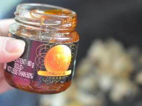 倒入XO酱提鲜。