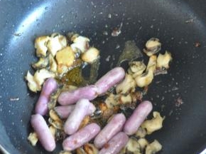 倒入XO酱提鲜。