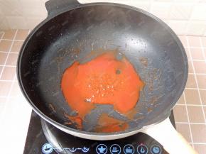 继续翻炒，可以加少许清水