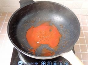 继续翻炒，可以加少许清水
