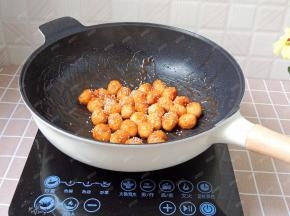 出锅前撒点熟白芝麻装饰即可