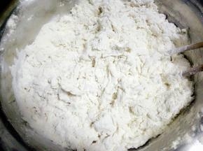 把面拌成絮状