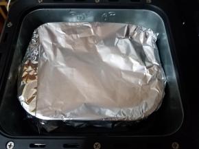 用锡纸把桶口封好，防止喷溅。