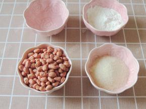 准备材料，花生米洗净晾干