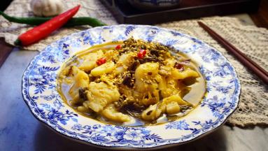 出锅装盘，撒上少许熟芝麻