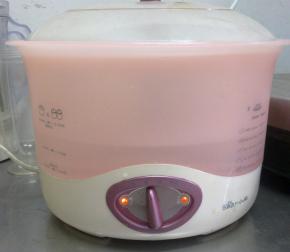 用电炖锅炖3小时，至米粒软烂粘稠。