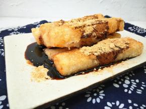 撒上熟的黄豆粉就成功啦。