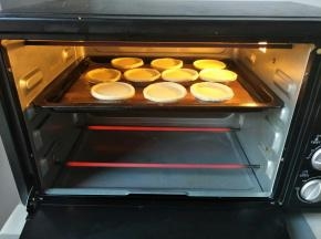 放入烤箱200度烤25分钟左右