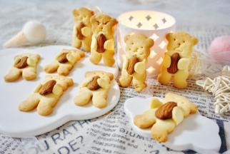 萌萌哒～那个生气的小熊好像要去打架