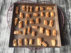 出炉啦，发现缩的很厉害，应该切大一点，香