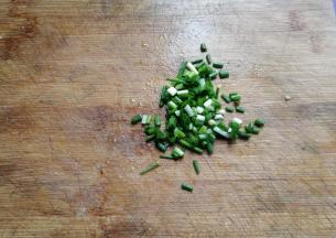 葱花适量备用；