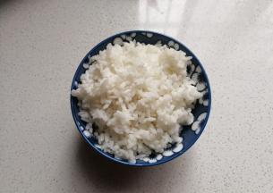 米饭一碗备用；